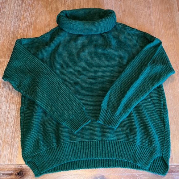 Sweaters - Green mock neck sweater. Size XL.